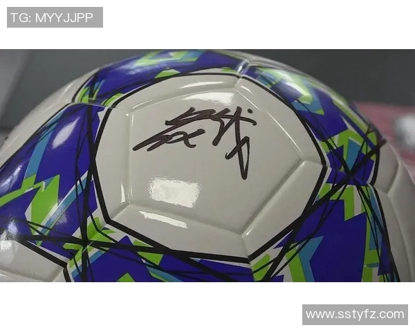 足球明星获赠奢华手表引发热议球迷纷纷点赞背后故事令人感动